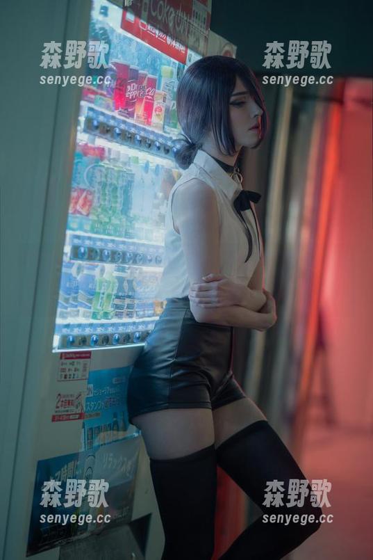 Candy Ball 没有什么是Candy Ball的粉红护士cos解决不了的,就连厌世mood。